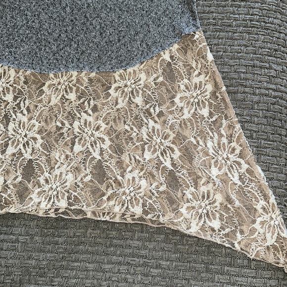 Lace top - Picture 2 of 6